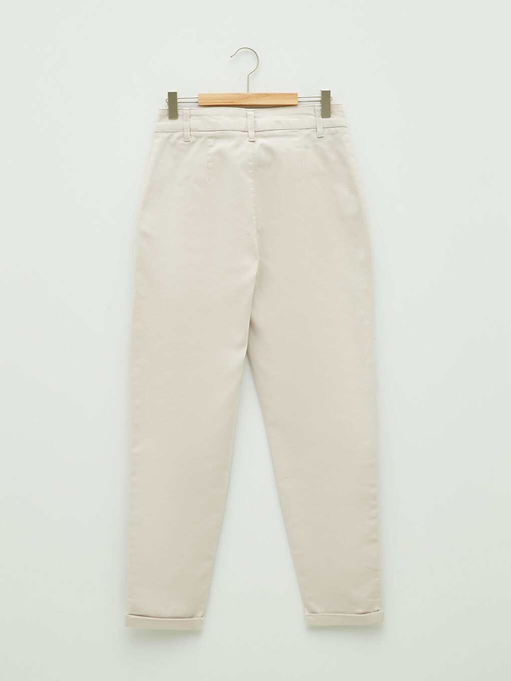Pantalone od gabardina sa srednjim strukom, standardnim krojem i detaljima na džepovima za žene-6