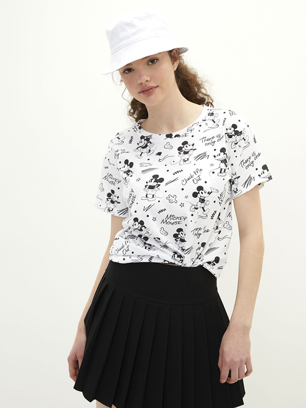 LCW Vision Crew Neck Mickey Mouse Printed Short Sleeve Cotton Women's T-Shirt -W1G185Z8-LU7