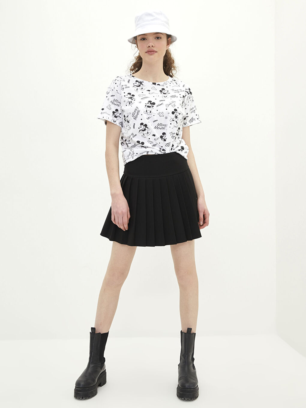LCW Vision Crew Neck Mickey Mouse Printed Short Sleeve Cotton Women's T-Shirt -W1G185Z8-LU7