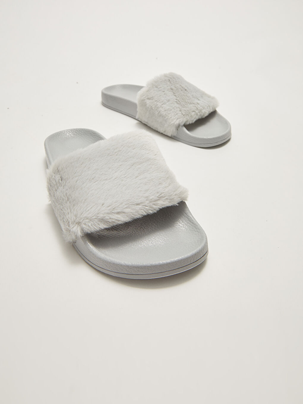 Tek Bantlı Pelüş Kadın Ev Terliği-2