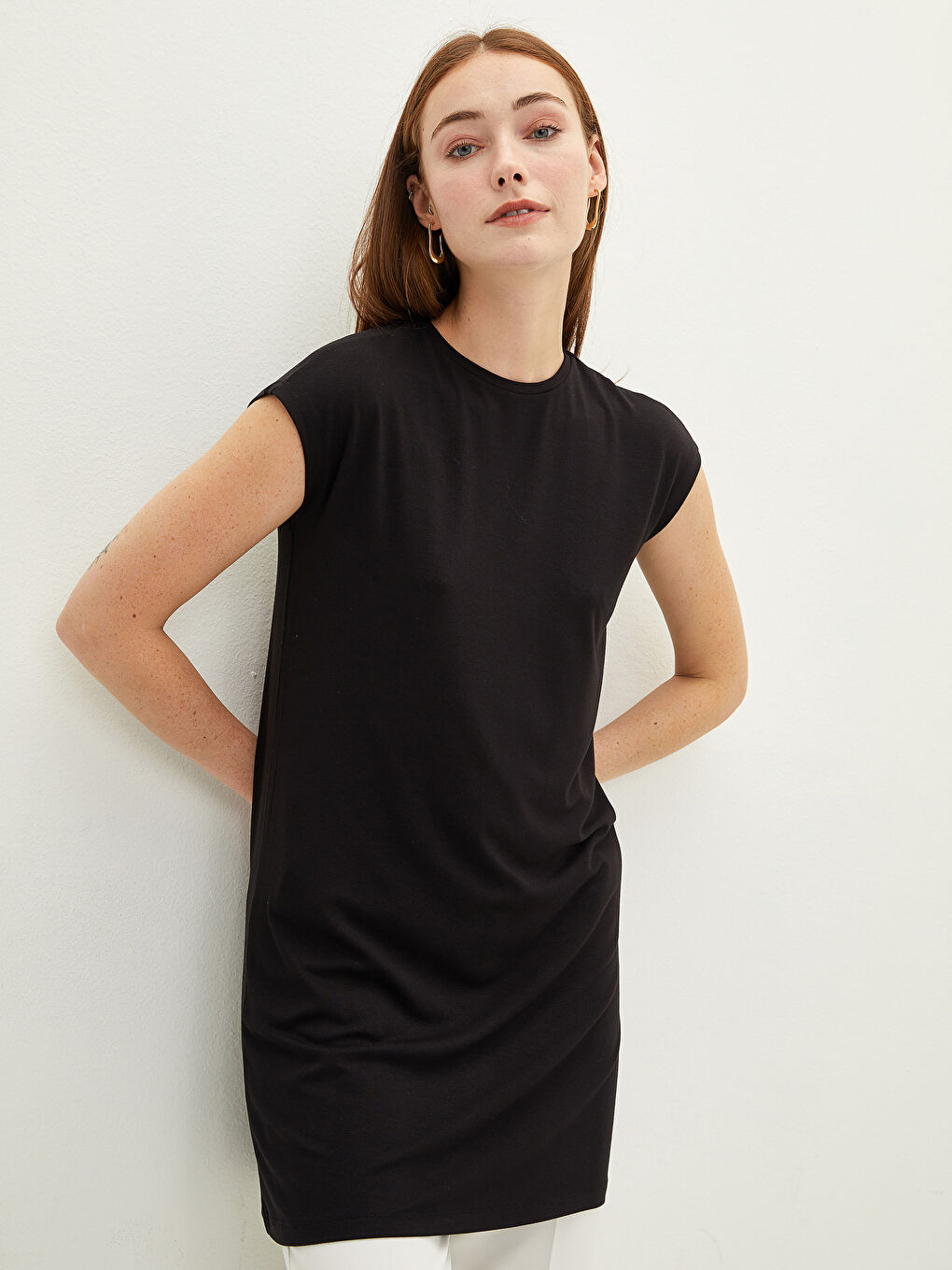 Siyah Bisiklet Yaka Düz Kısa Kollu Kadın Tunik