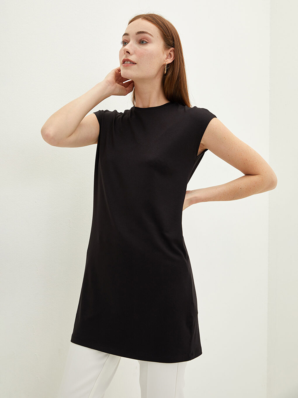 Siyah Bisiklet Yaka Düz Kısa Kollu Kadın Tunik-1