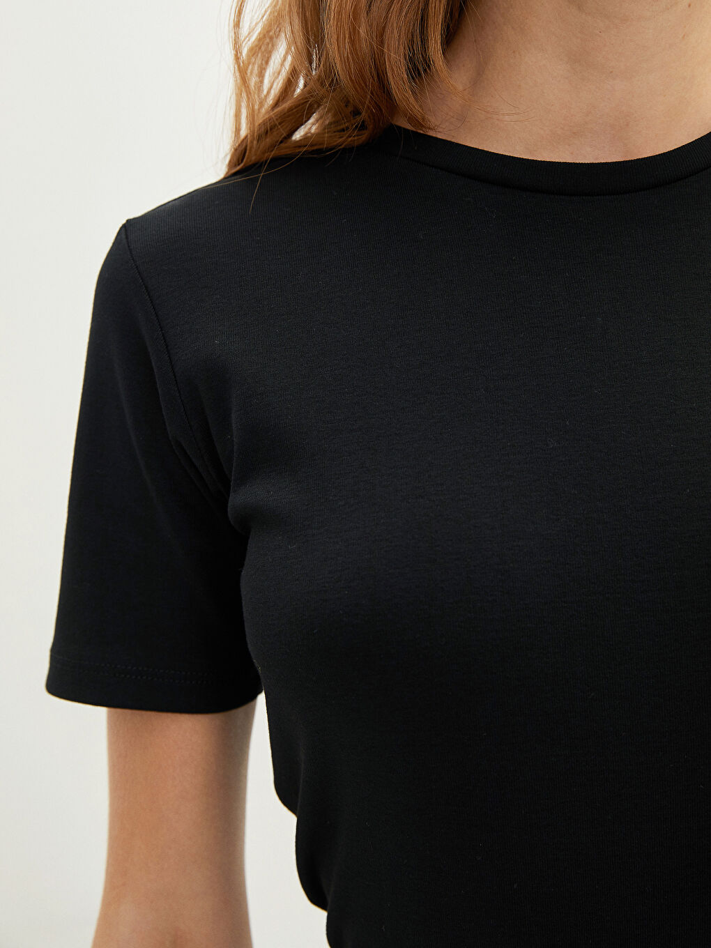 Siyah Bisiklet Yaka Düz Kısa Kollu Pamuklu Kadın Tişört-2
