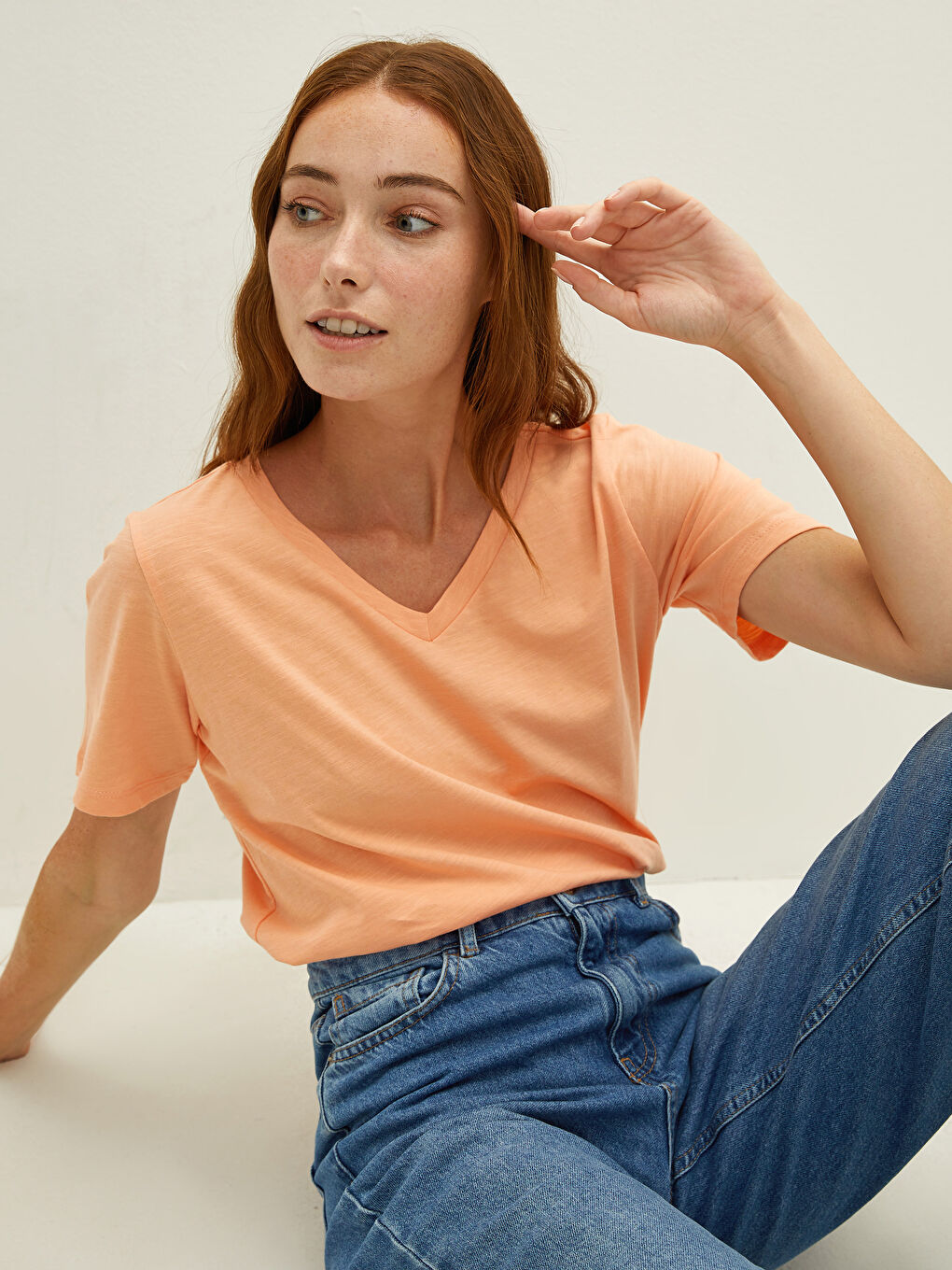 Mercan V Yaka Düz Kısa Kollu Pamuklu Kadın  Tişört-1