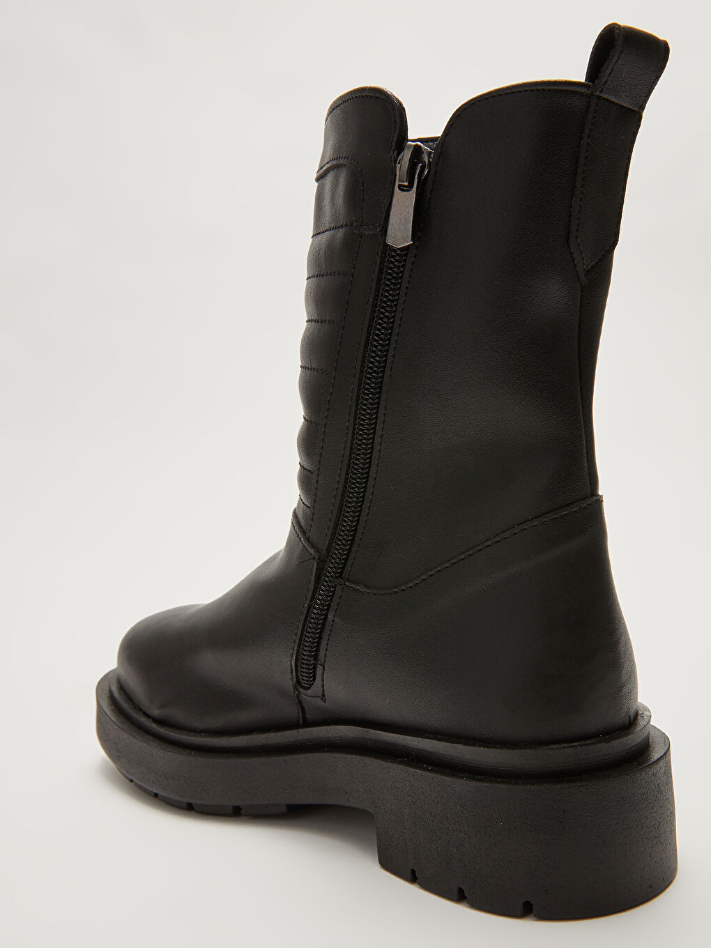 Siyah Deri Görünümlü Fermuarlı Kadın Bot-6