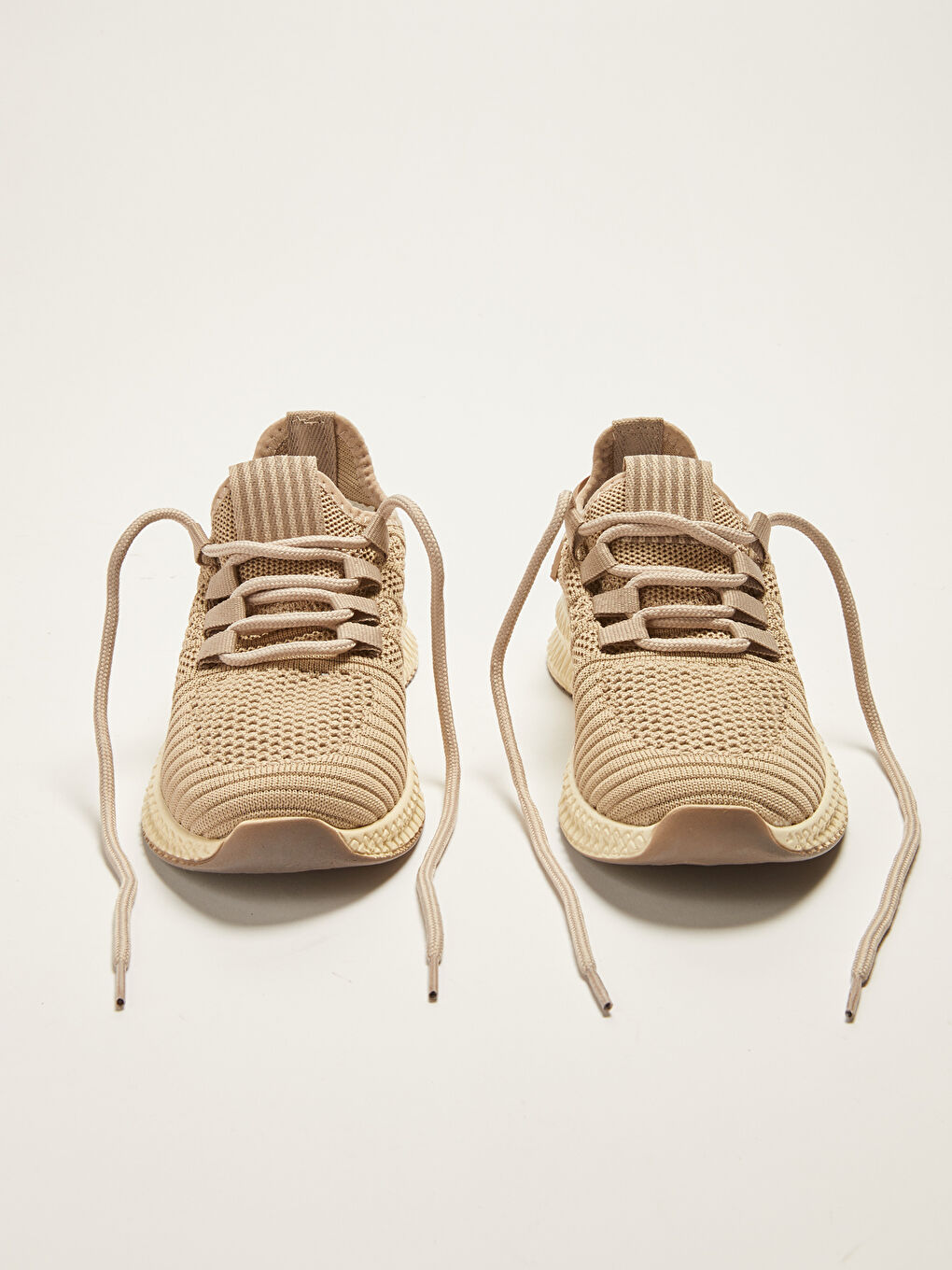 حذاء رياضي أكتيف نسائي برباط وتفاصيل قماش شبكي-1