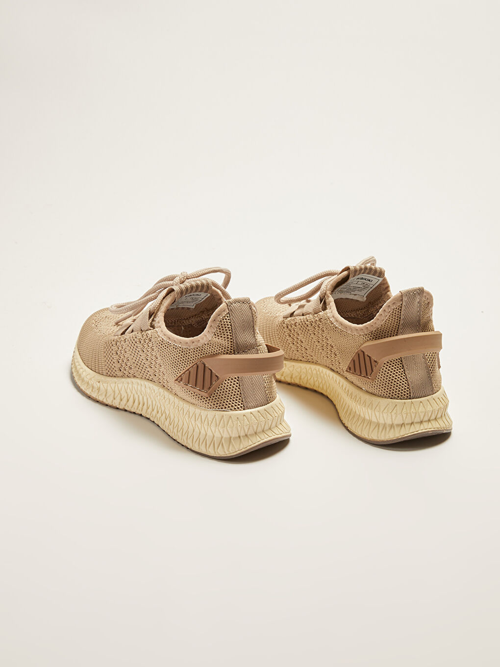 حذاء رياضي أكتيف نسائي برباط وتفاصيل قماش شبكي-3