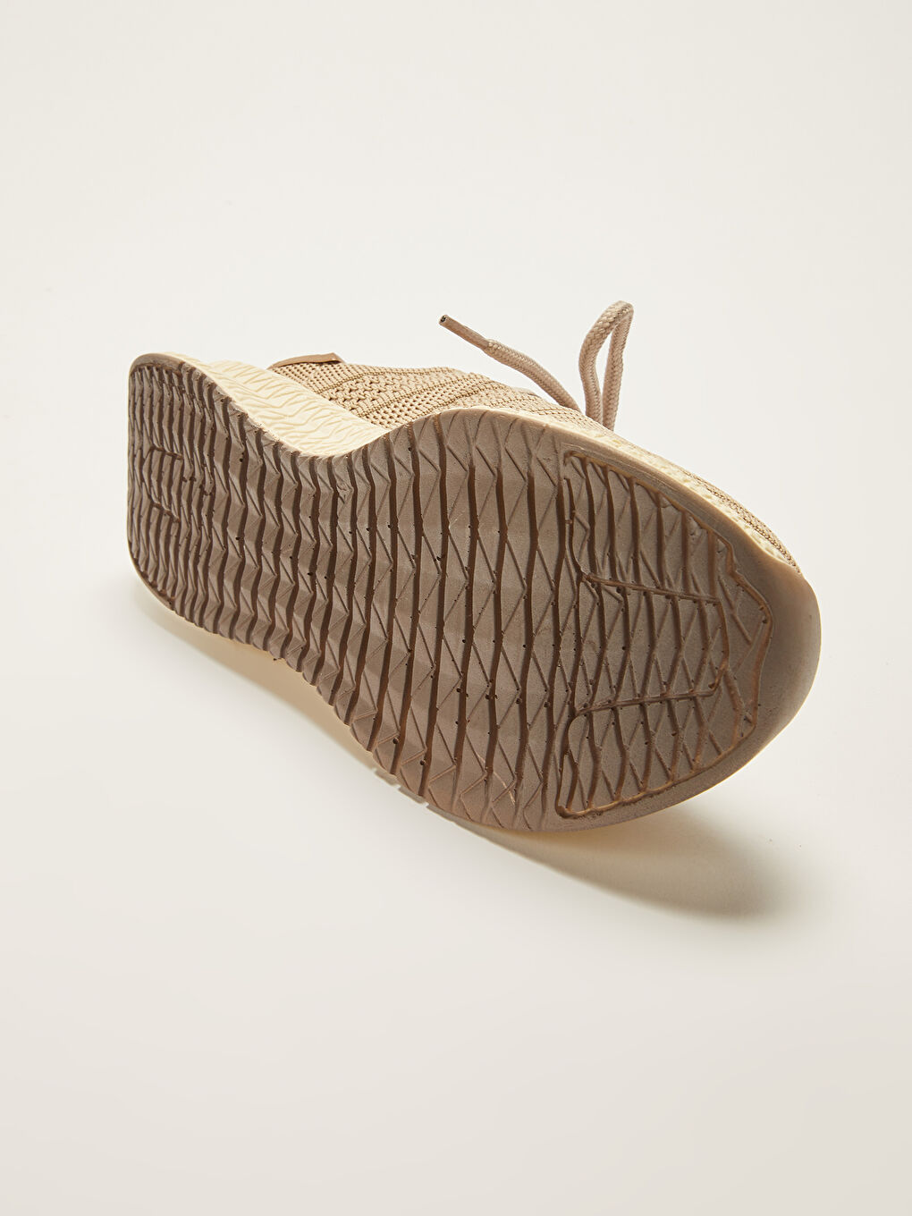 حذاء رياضي أكتيف نسائي برباط وتفاصيل قماش شبكي-4