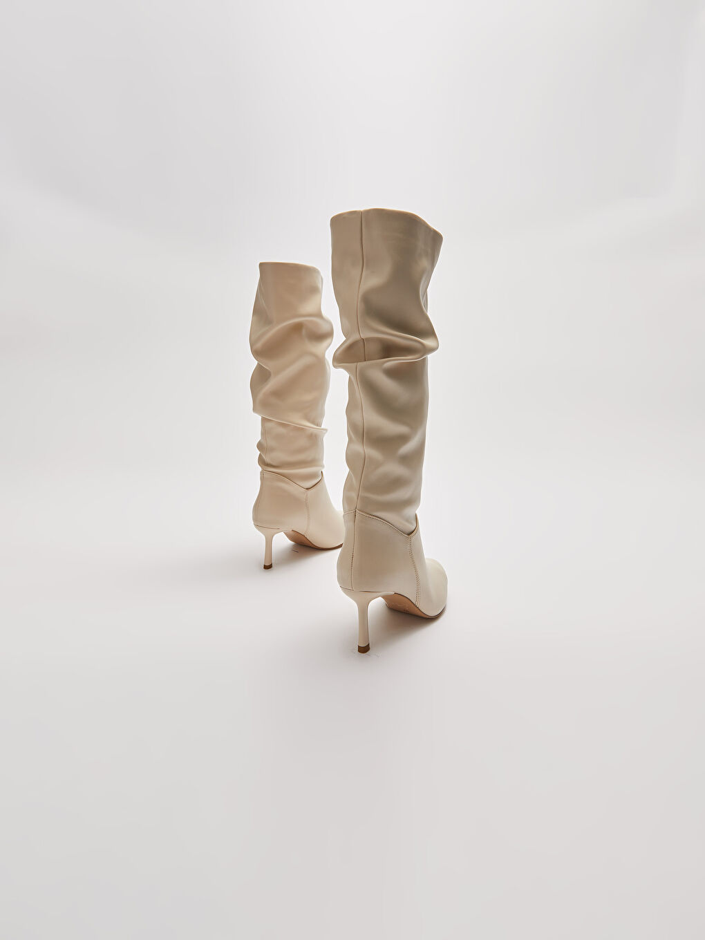 Ekru Deri Görünümlü Topuklu Kadın Uzun Çizme-3