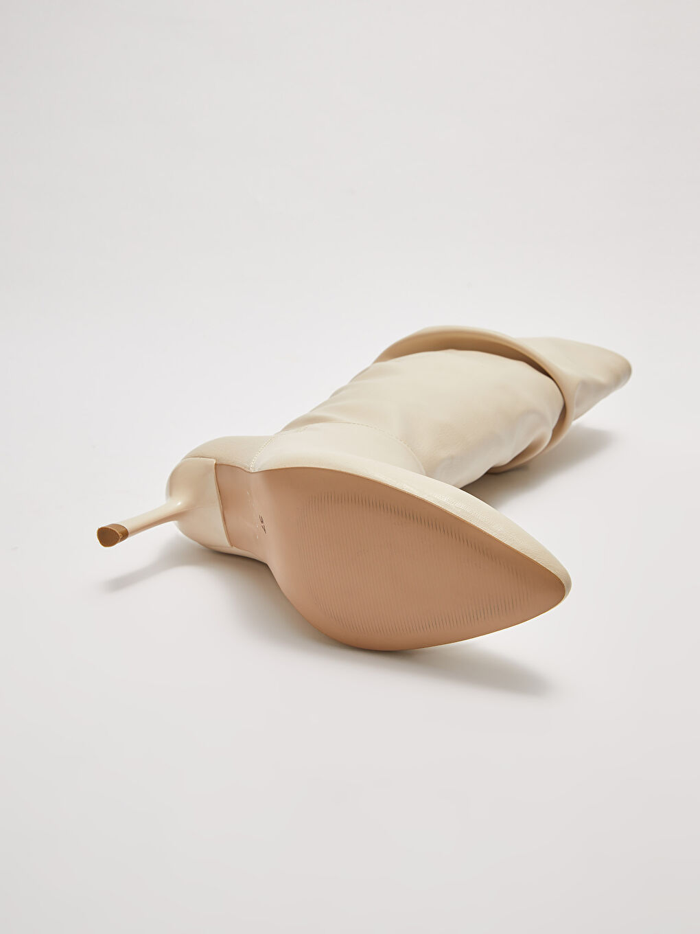 Ekru Deri Görünümlü Topuklu Kadın Uzun Çizme-4