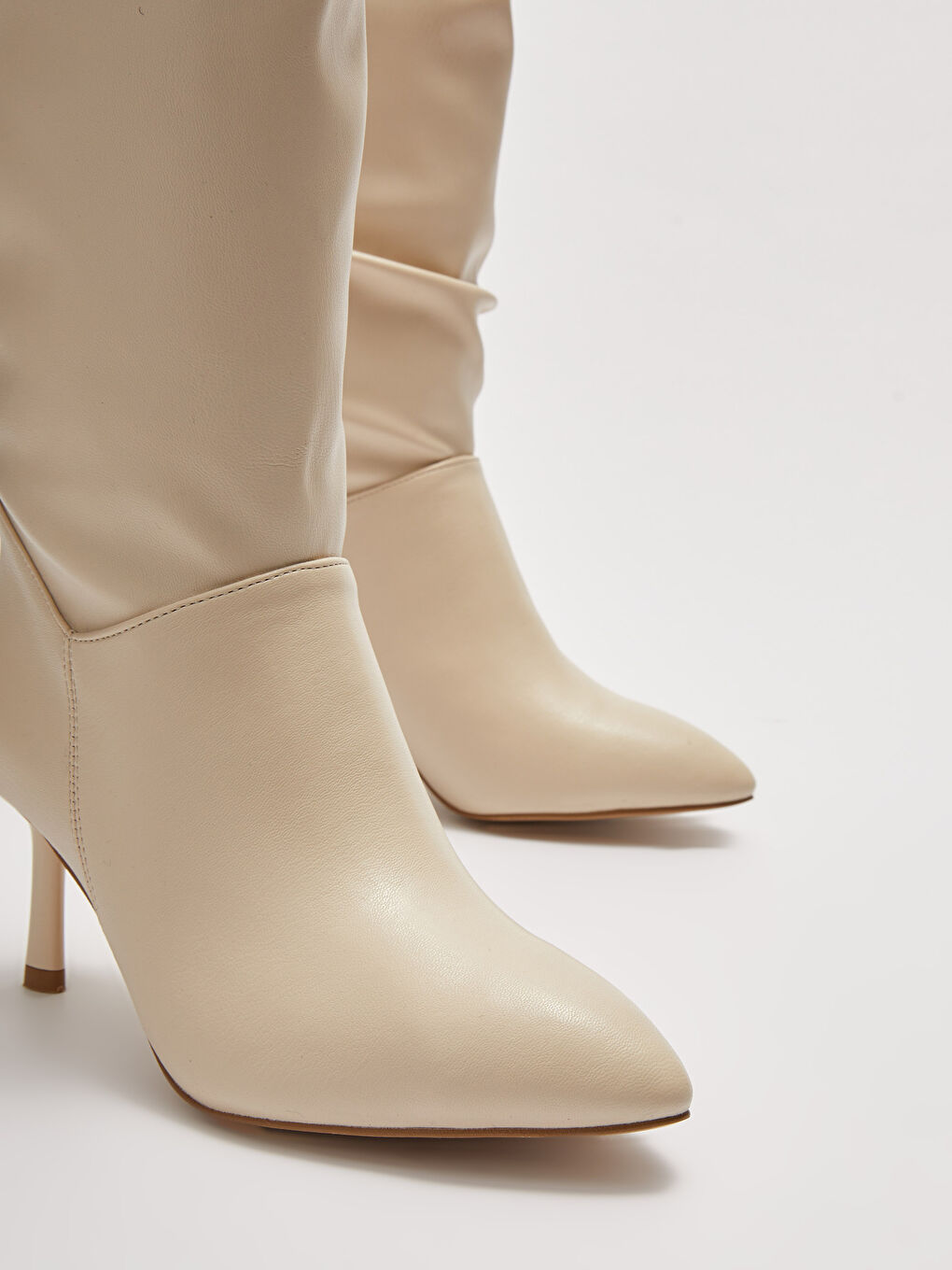 Ekru Deri Görünümlü Topuklu Kadın Uzun Çizme-5