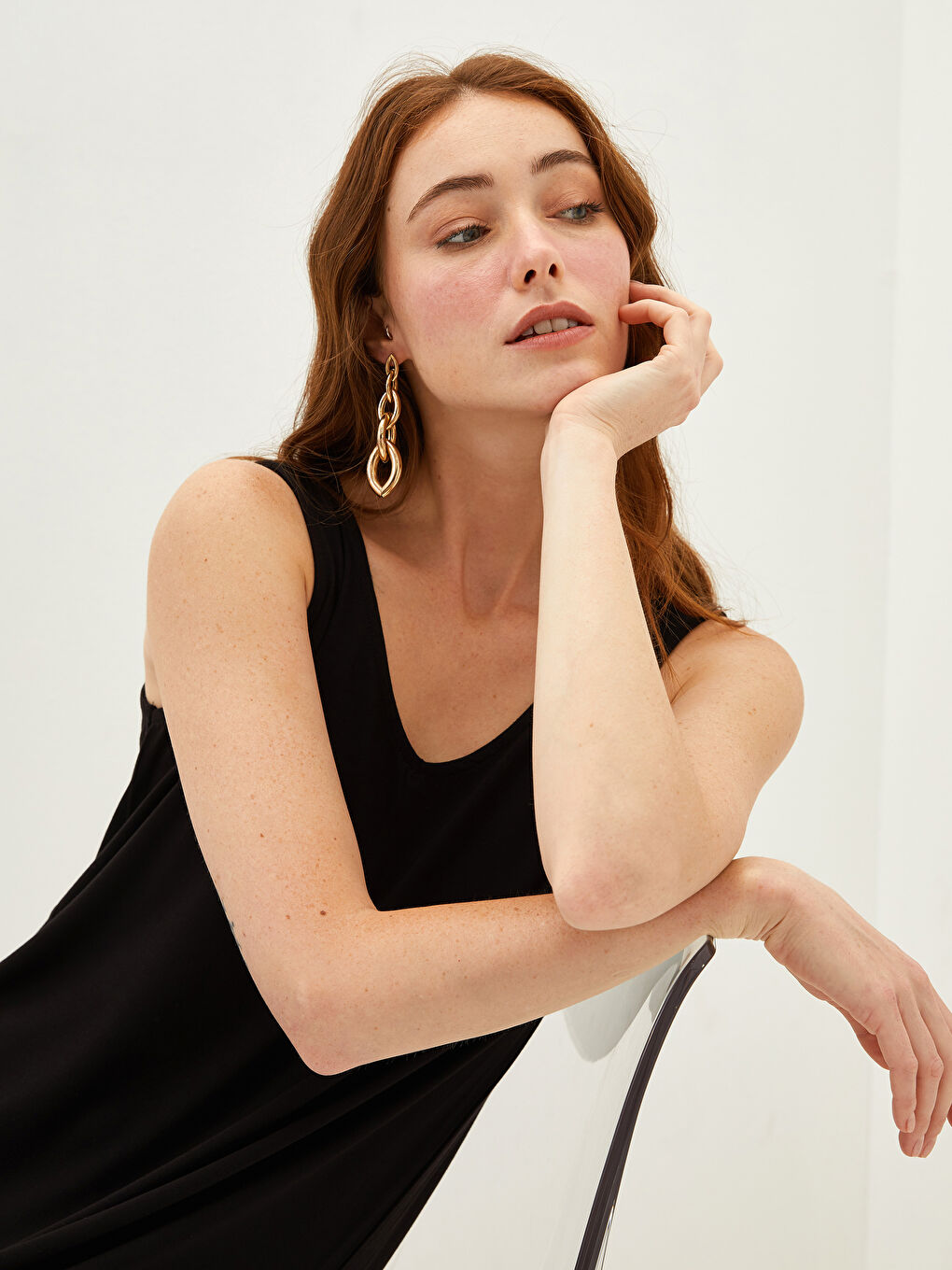 Robe Pour Femmes En Viscose À Bretelles Droites Et Col En V-1