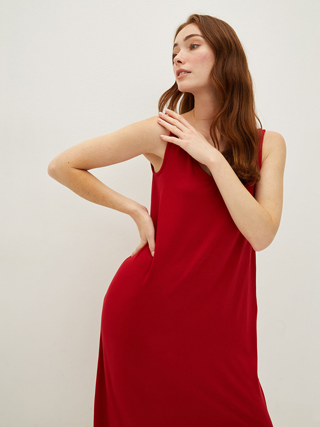Kırmızı V Yaka Düz Askılı Viskon Kadın Elbise-1