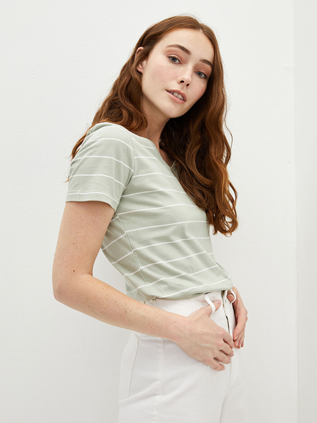Yeşil V Yaka Kısa Kollu Çizgili Pamuklu Kadın Tişört-1