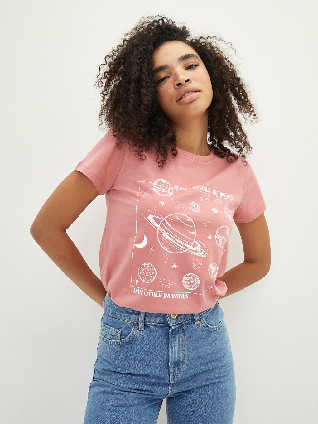 Pembe Bisiklet Yaka Baskılı Kısa Kollu Pamuklu Kadın Tişört