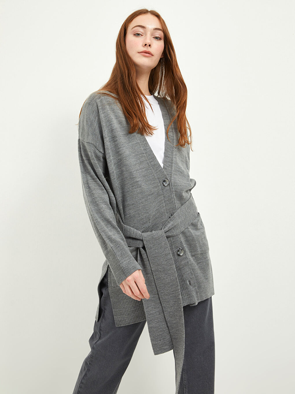 Gri V Yaka Beli Kuşaklı Uzun Kollu Kadın Triko Hırka