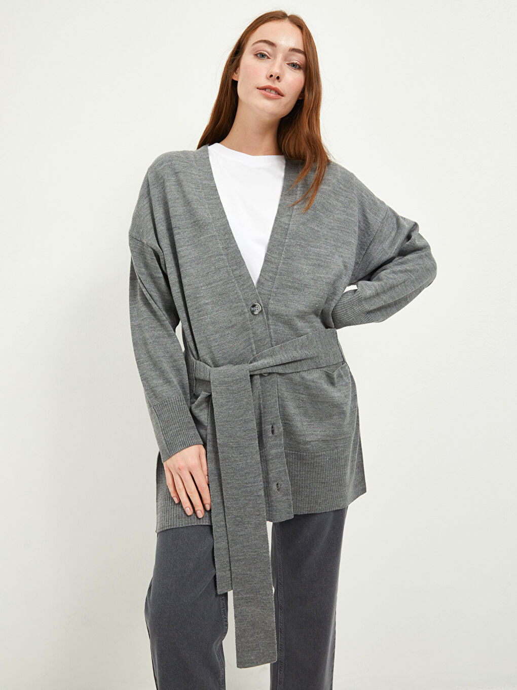 Gri V Yaka Beli Kuşaklı Uzun Kollu Kadın Triko Hırka-1