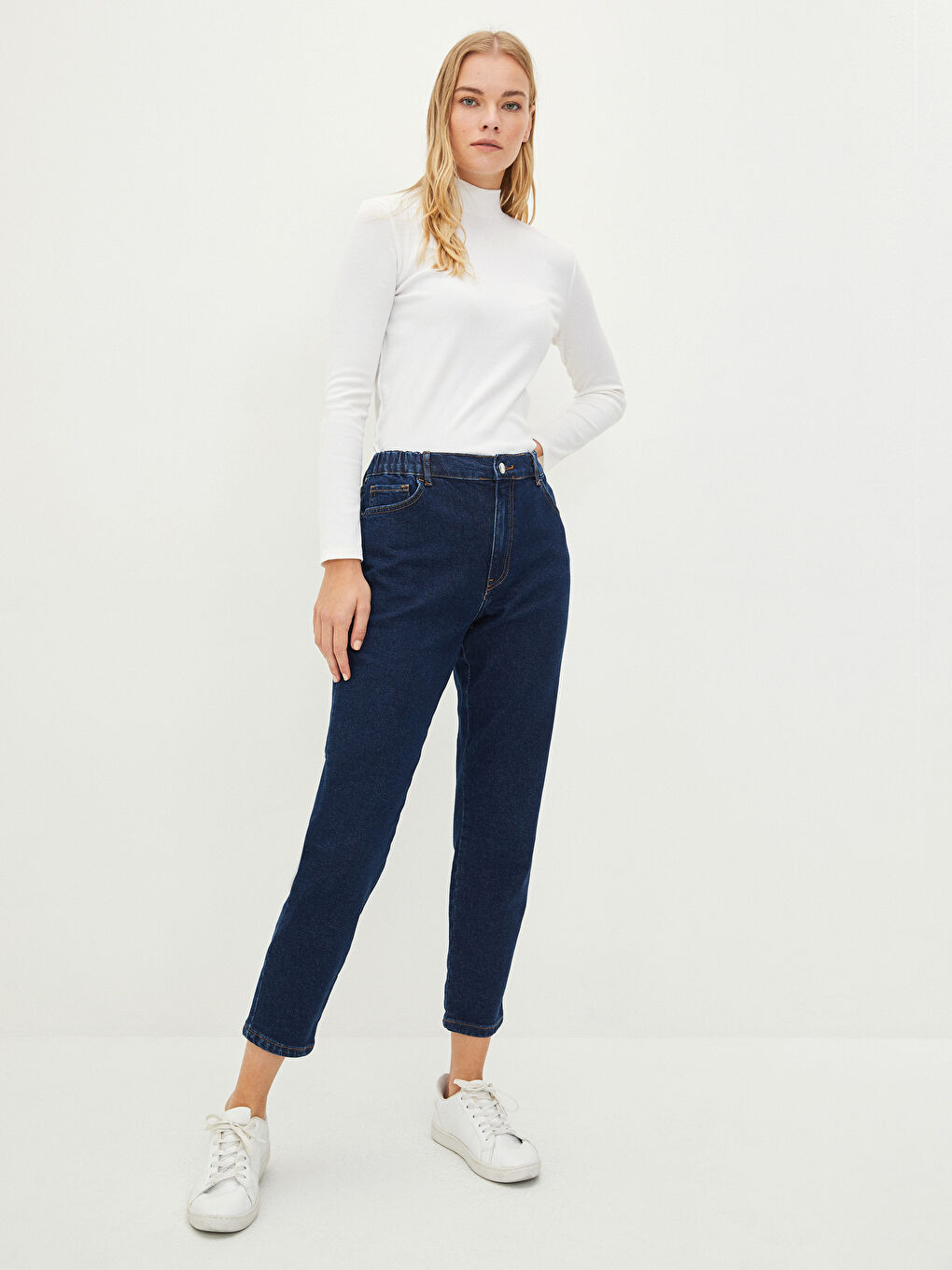 Siyah Standart Fit Cep Detaylı Kadın Jean Pantolon