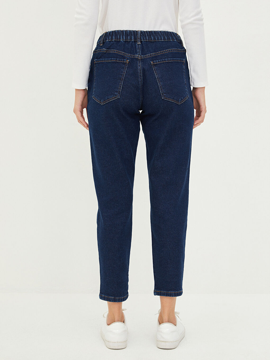 Siyah Standart Fit Cep Detaylı Kadın Jean Pantolon-3