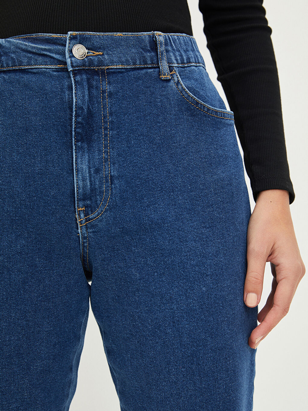 بنطلون جينز روديو حريمي بتفاصيل قياسية بقصة مستقيمة وقالب طاولة دواجن ومتحرك-4