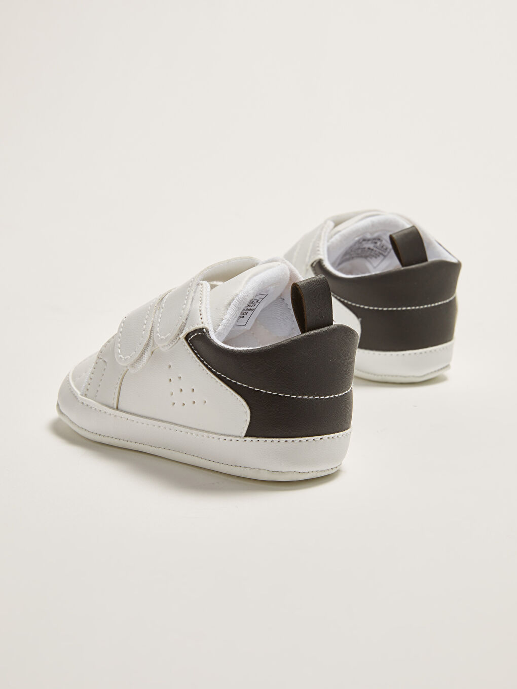 Beyaz Cırt Cırtlı Erkek Bebek Yürüme Öncesi Ev Ayakkabısı-4