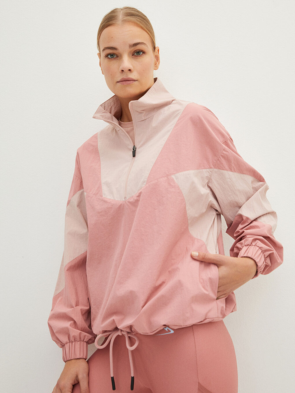 Pembe Dik Yaka Uzun Kollu Fermuar Kapamalı Kadın Yağmurluk-1