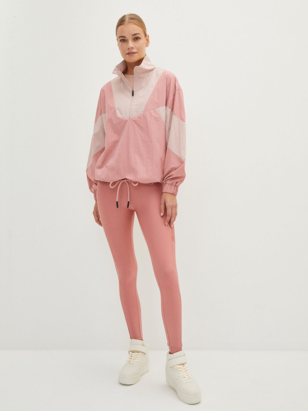 Pembe Dik Yaka Uzun Kollu Fermuar Kapamalı Kadın Yağmurluk-5