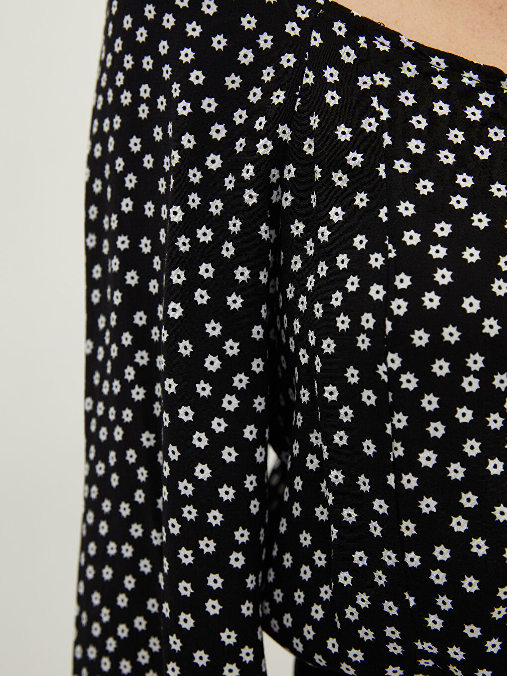LCW Vision V-Ausschnitt Gemusterte Langarm Bluse aus Lederimitat für Damen -W1G793Z8-LQJ