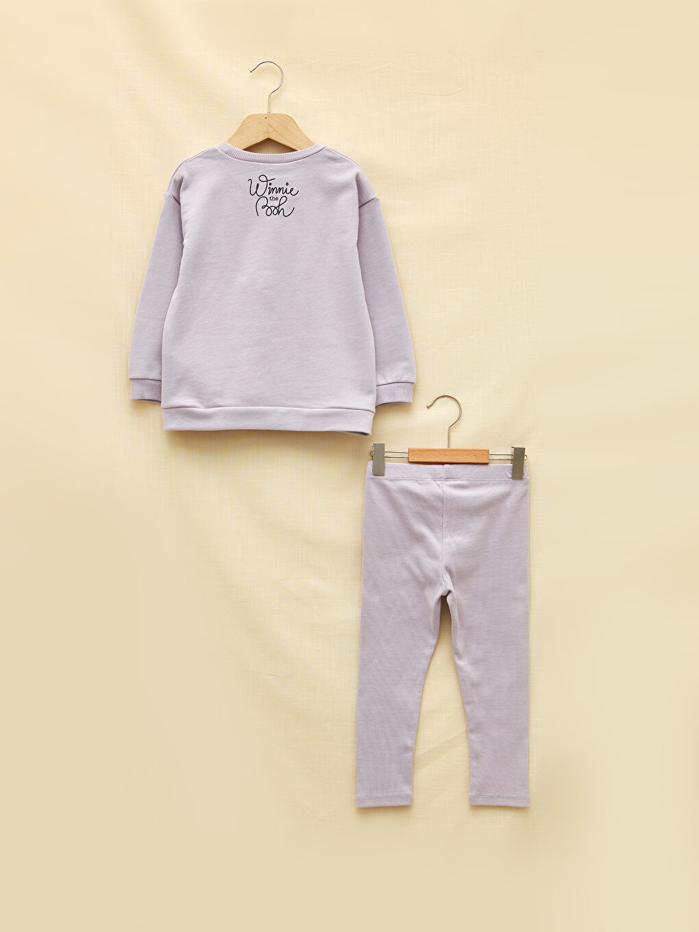 Lila Bisiklet Yaka Uzun Kollu Winnie the Pooh Baskılı Kız Bebek Sweatshirt ve Tayt 2'li Takım-1