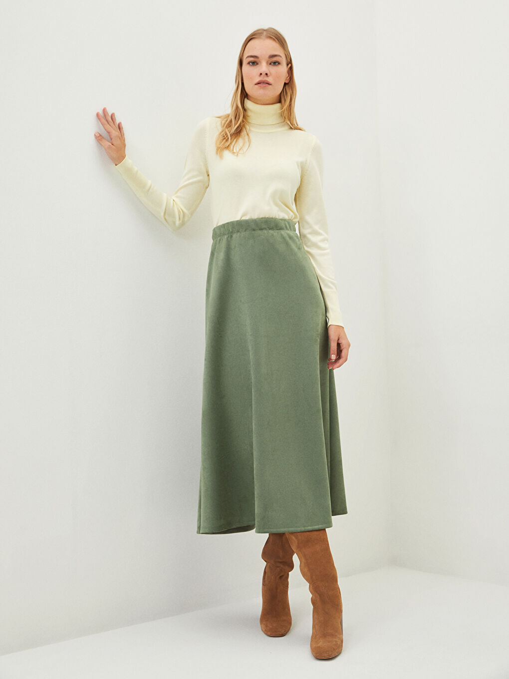 LCWAIKIKI Classic Table Tire Flat A Cut Suede Fabric Women Skirt -W1G888Z8-HBV