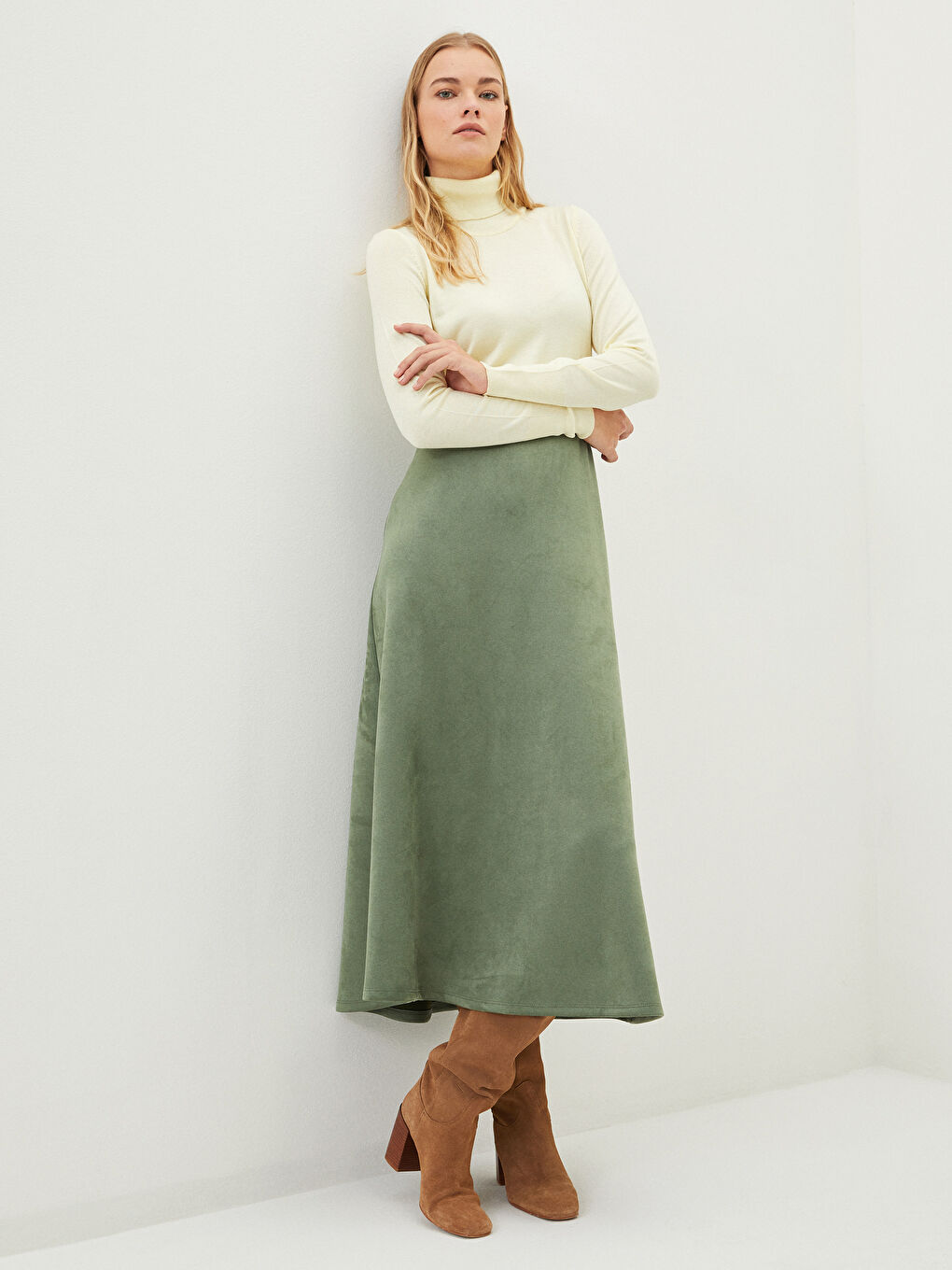 LCWAIKIKI Classic Table Tire Flat A Cut Suede Fabric Women Skirt -W1G888Z8-HBV