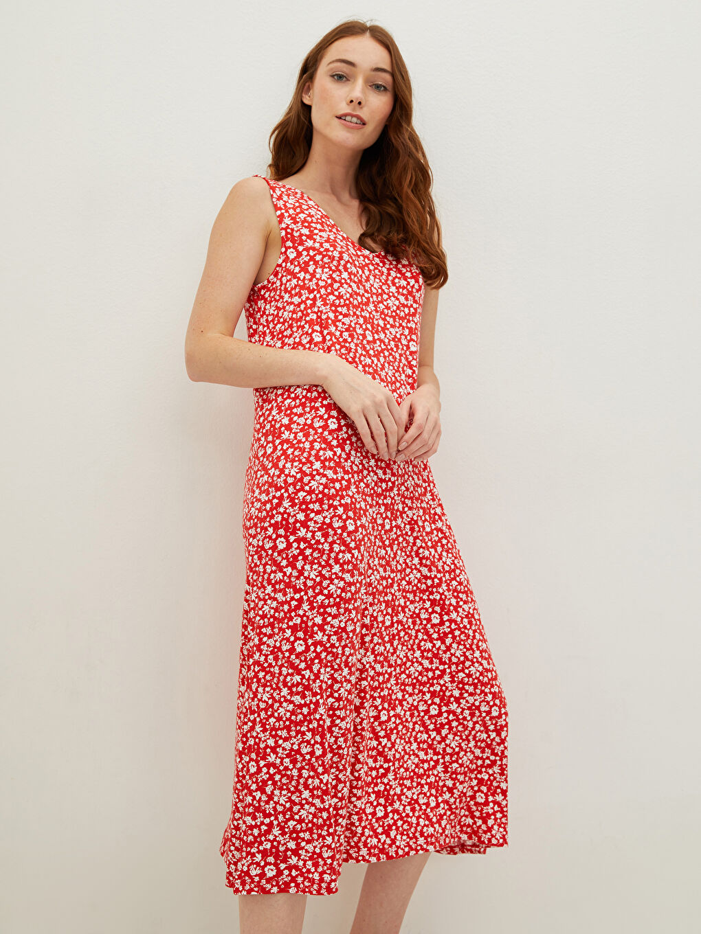 Kırmızı V Yaka Çiçekli Kolsuz A Kesim Viskon Kadın Elbise