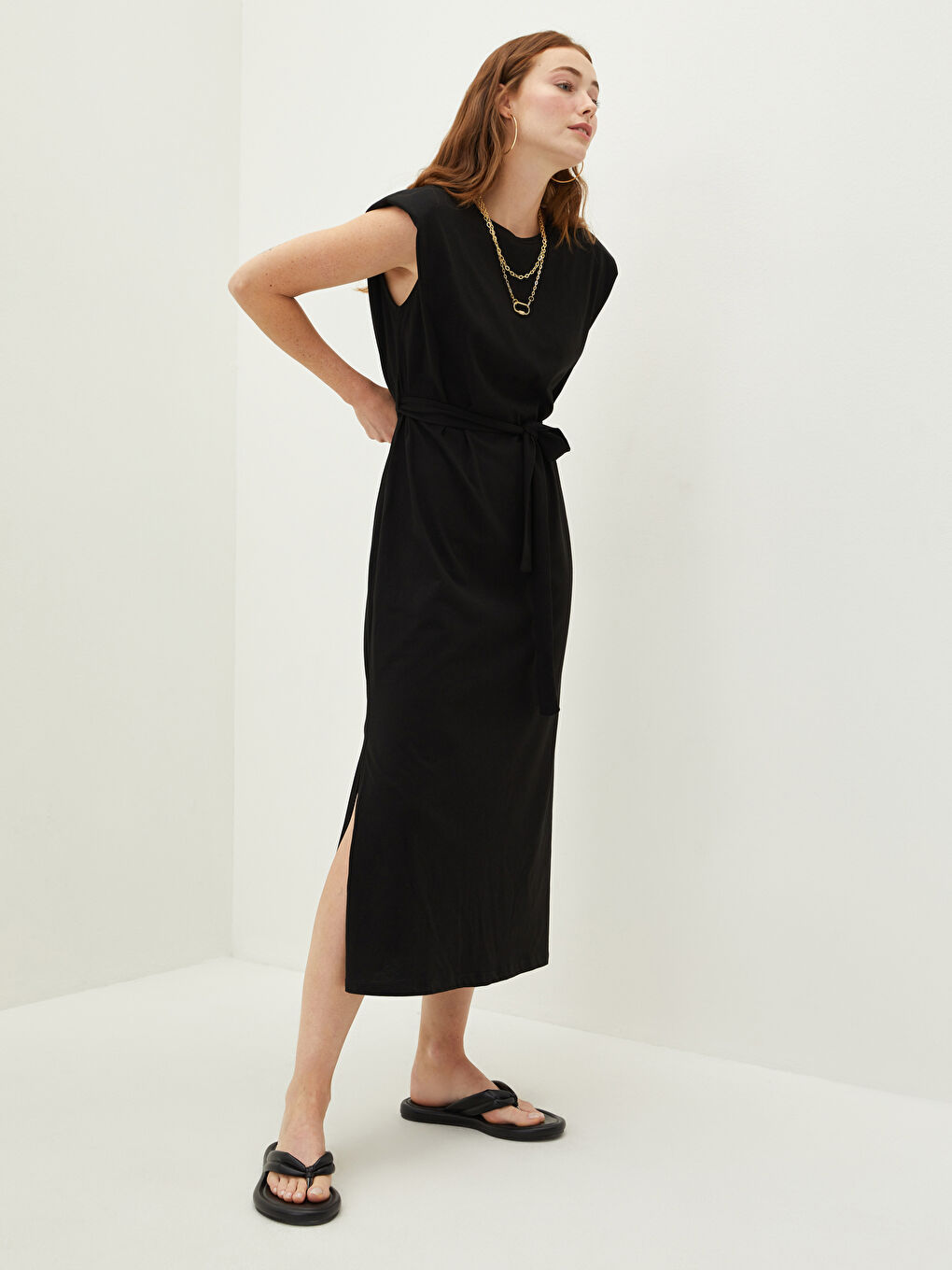 LCWAIKIKI Classic Rundhalsausschnitt Gerade Ärmellos Taillengürtel Damen Figurbetontes Kleid -W1G893Z8-CVL