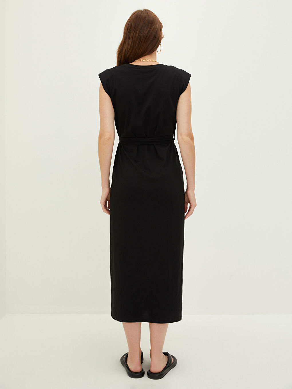 LCWAIKIKI Classic Rundhalsausschnitt Gerade Ärmellos Taillengürtel Damen Figurbetontes Kleid -W1G893Z8-CVL