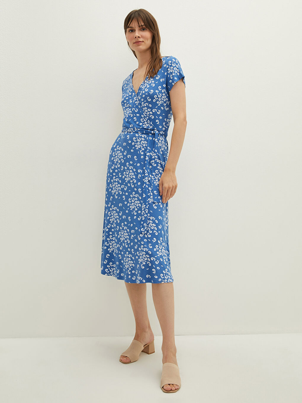 Mavi Kruvaze Yaka Çiçekli Kısa Kollu Kadın Elbise