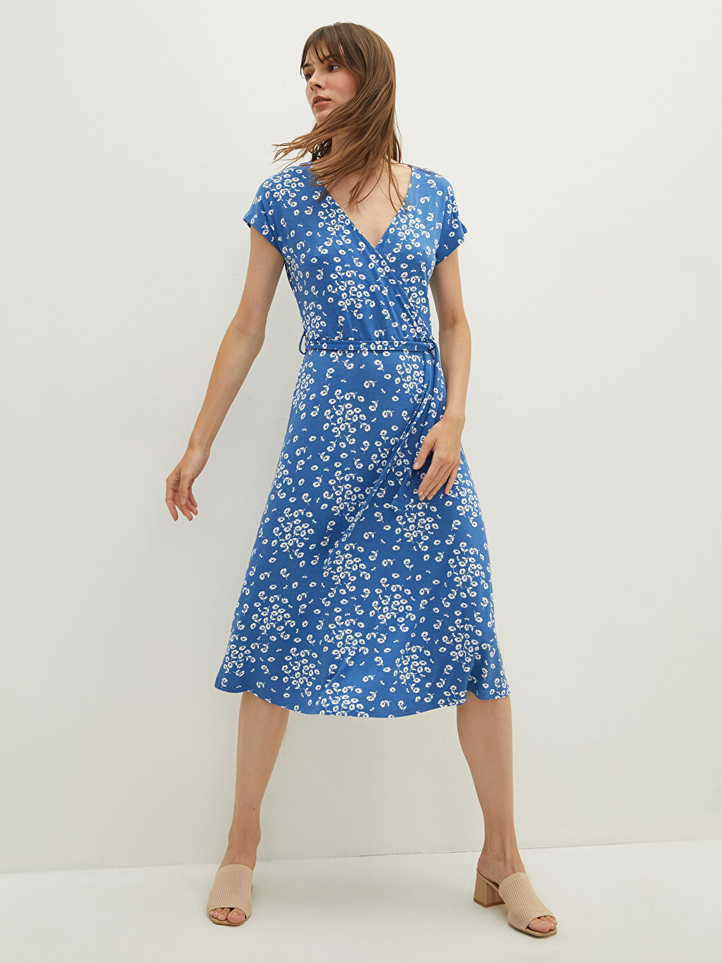 Mavi Kruvaze Yaka Çiçekli Kısa Kollu Kadın Elbise-1