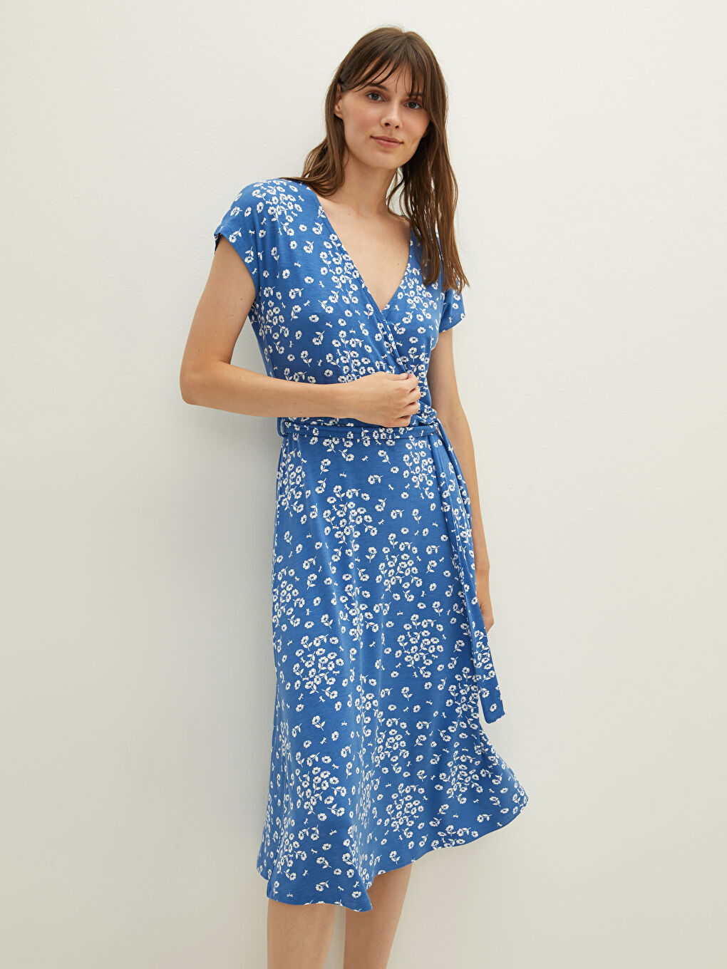 Mavi Kruvaze Yaka Çiçekli Kısa Kollu Kadın Elbise-2