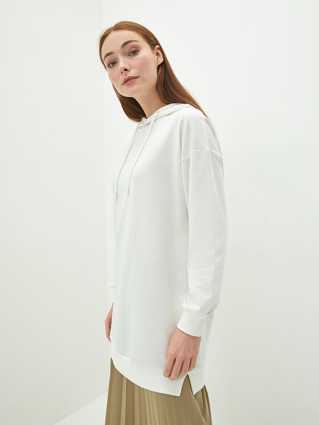 تونيك سويتشيرت كم طويل مستقيم بكابوش للسيدات-1