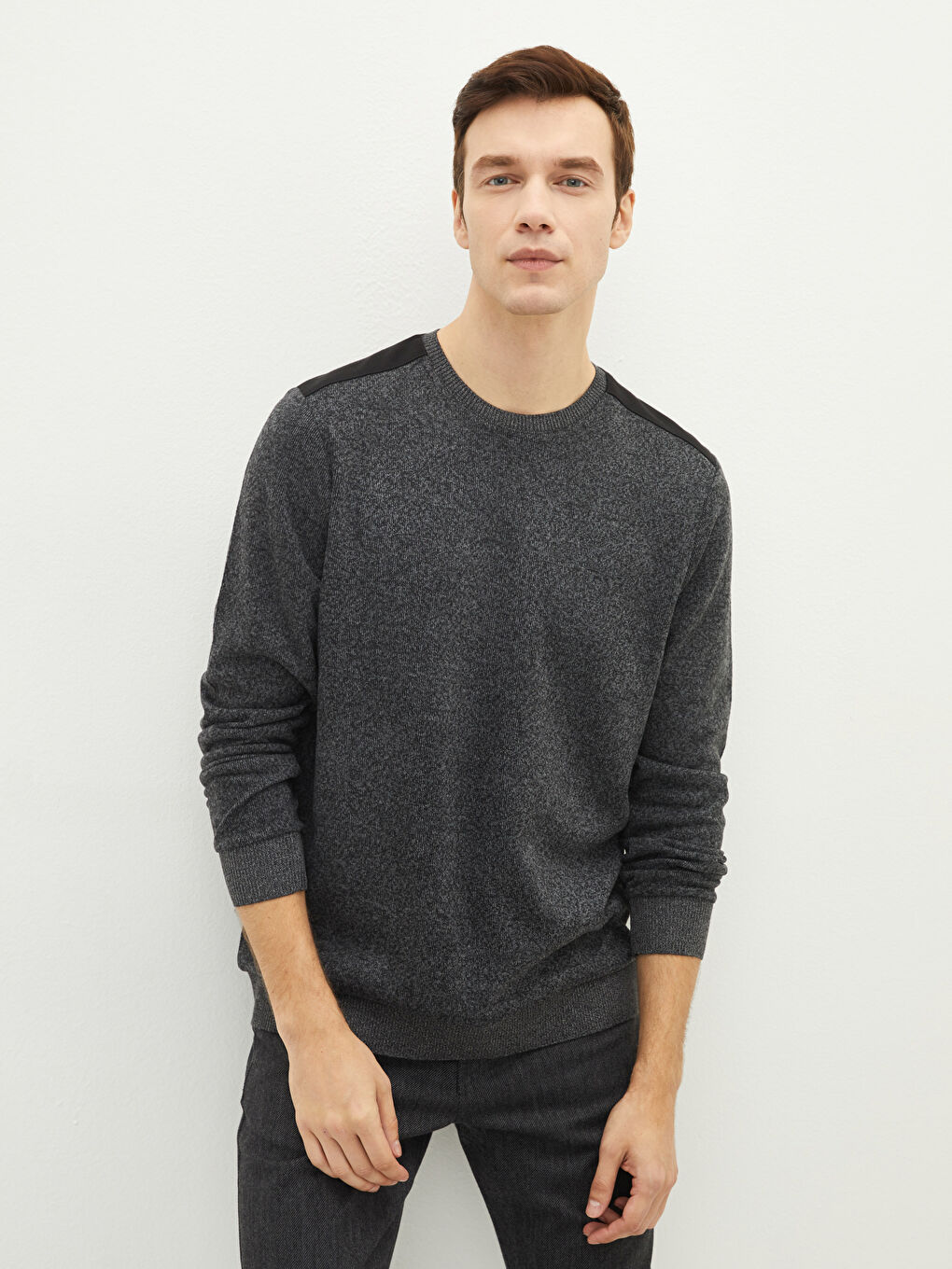 سويت شيرت كم طويل بياقة دائرية للرجال