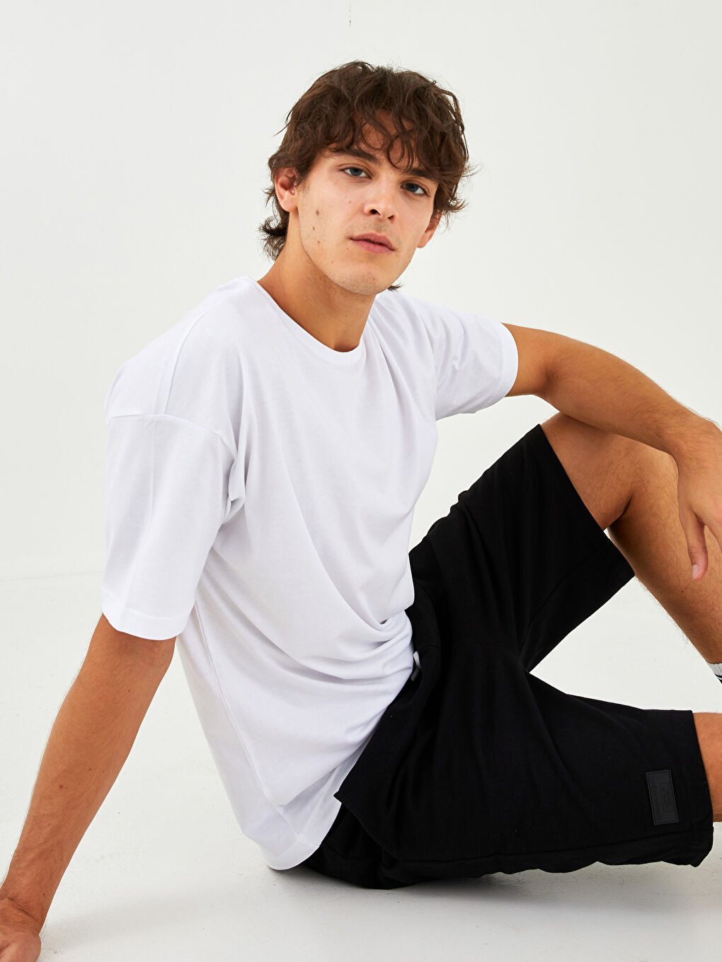 Siyah Slim Fit Beli Bağlama Detaylı Erkek Şort-1