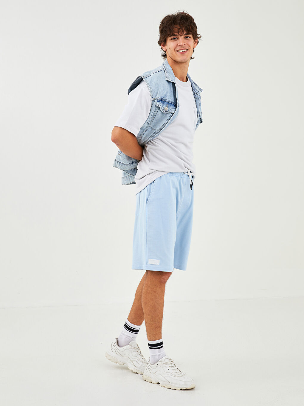 Mavi Slim Fit Beli Bağlama Detaylı Erkek Şort