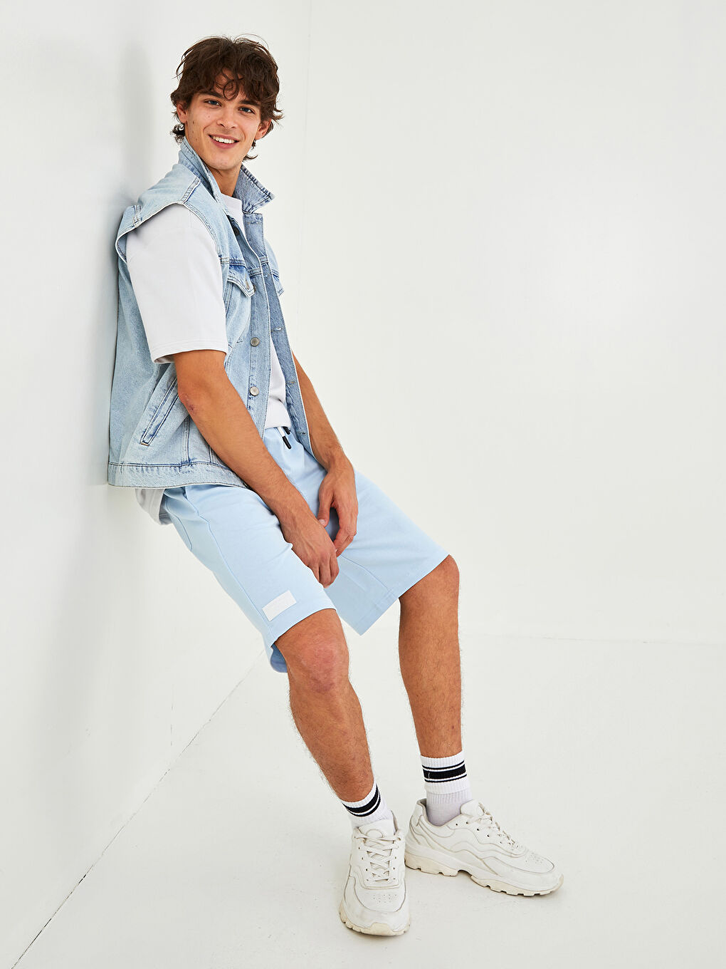 Mavi Slim Fit Beli Bağlama Detaylı Erkek Şort-1