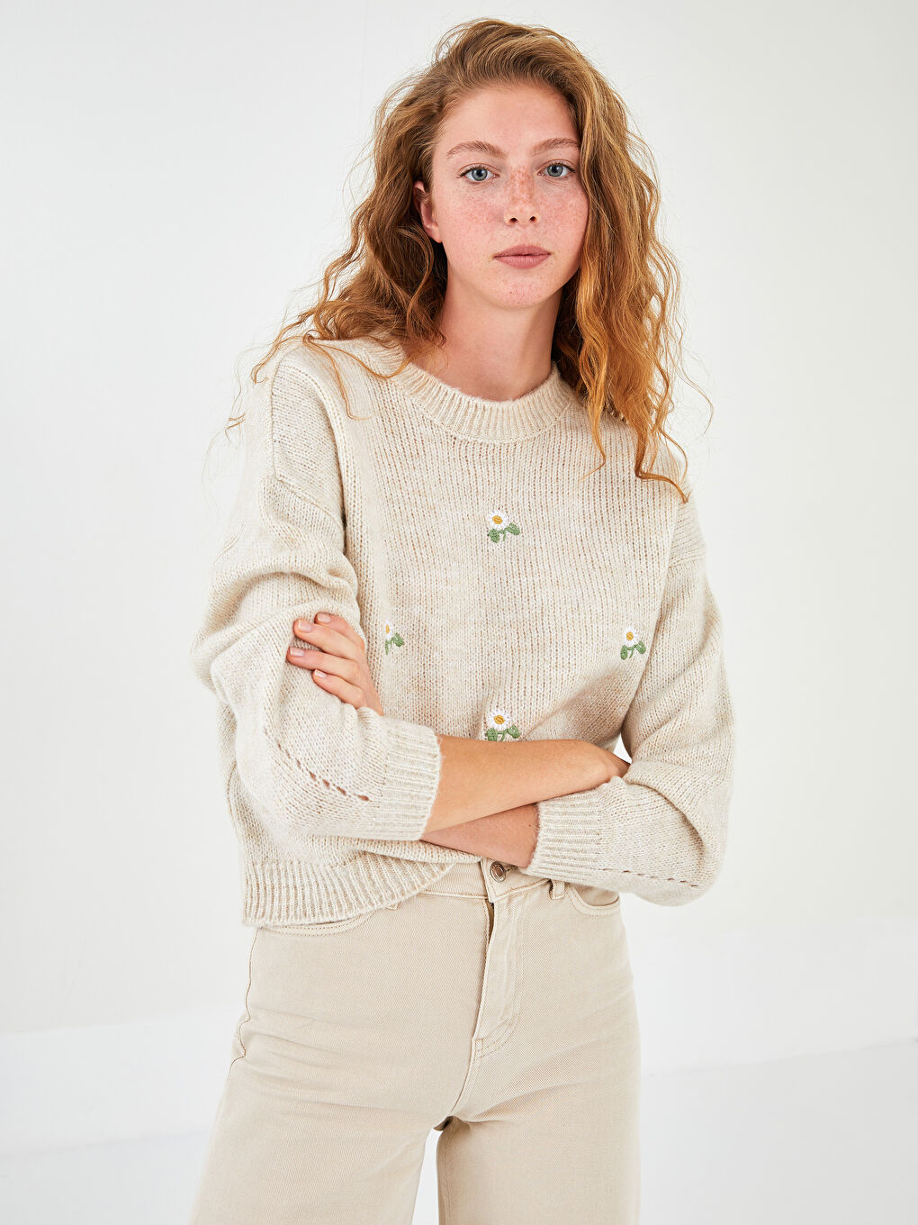 Bej Bisiklet Yaka Nakışlı Kadın Triko Kazak-1