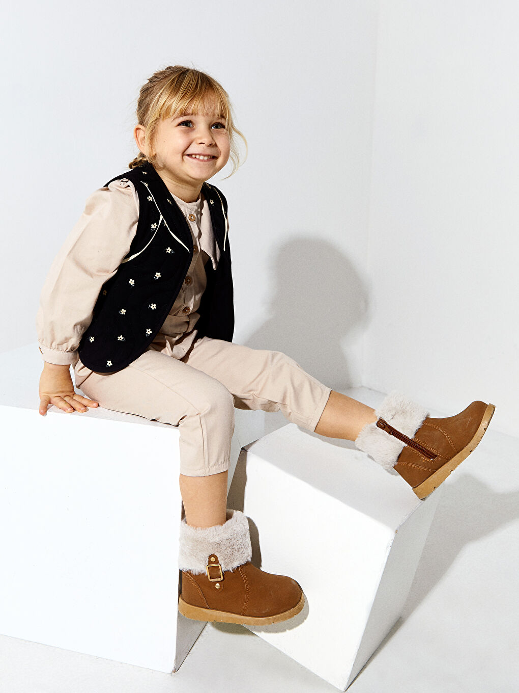 Bej Bisiklet Yaka Uzun Kollu Nakış Detaylı Poplin Kız Bebek Salopet-2