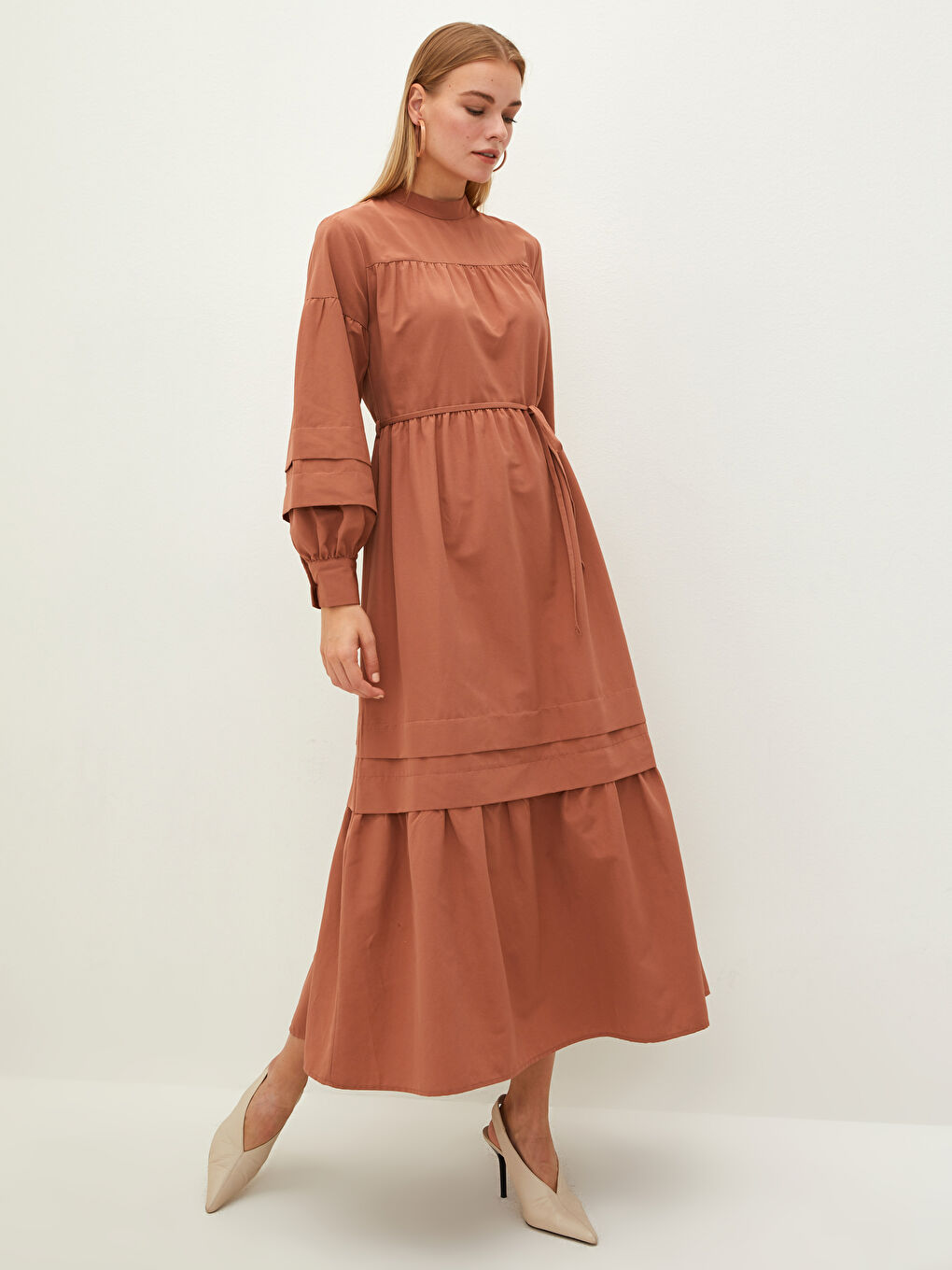 Kahverengi Dik Yaka Düz Uzun Kollu Poplin Kadın Elbise