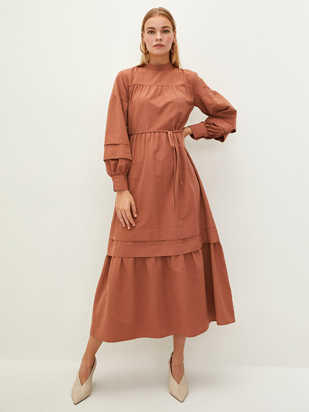 Kahverengi Dik Yaka Düz Uzun Kollu Poplin Kadın Elbise-1