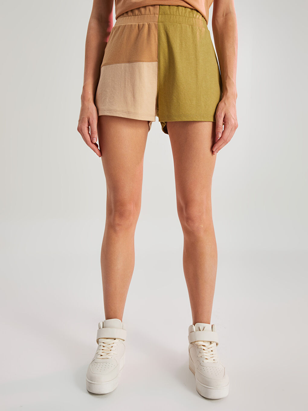 Elastic Waist Color Block Women's Sports Shorts-4
