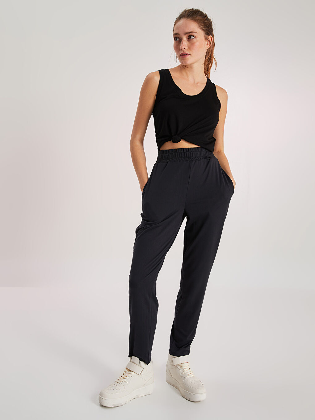 Elastic Waist Pocket Detailed Women's Sports Sweatpants-1