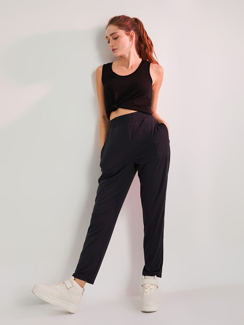 Elastic Waist Pocket Detailed Women's Sports Sweatpants-2