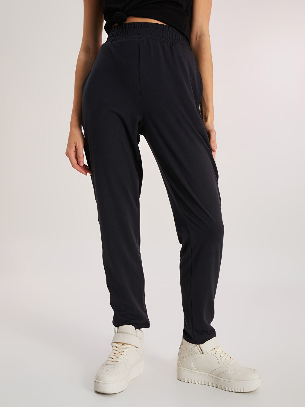 Elastic Waist Pocket Detailed Women's Sports Sweatpants-4